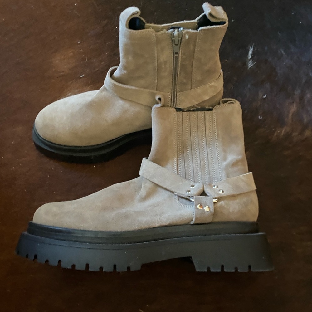 NWOT Pilcro suede Moto Boots
